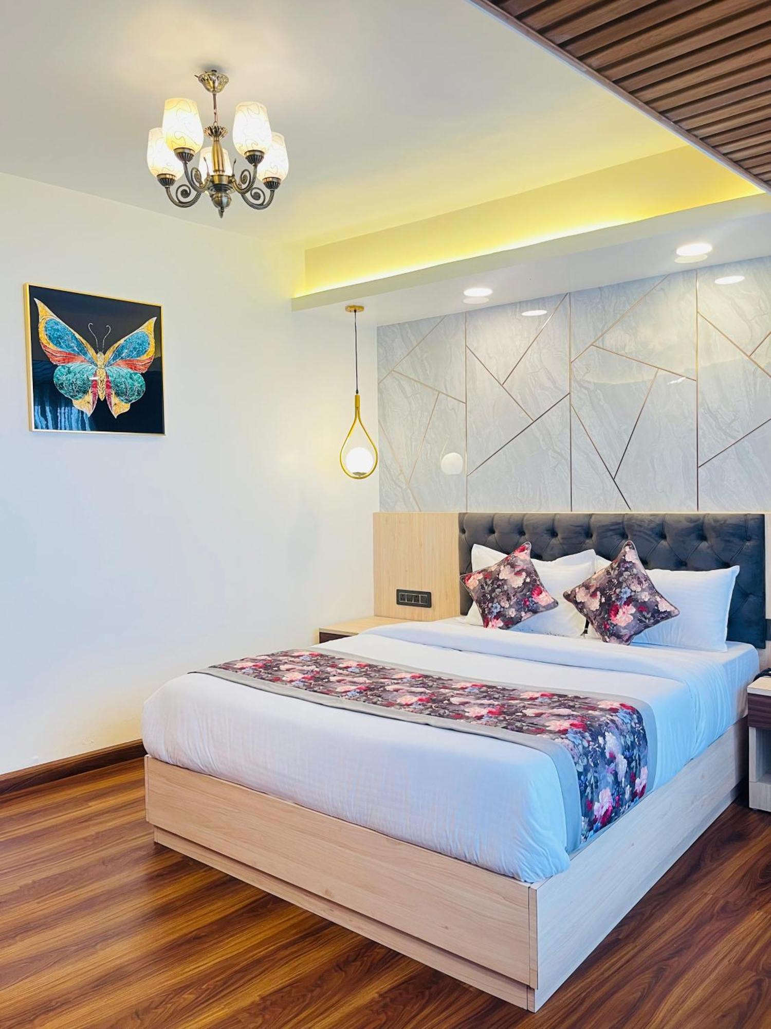 Luxury Stay At Hotel Broadway Boutique Mall Road Chowrasta Near Mahakal Temple Darjeeling  Esterno foto