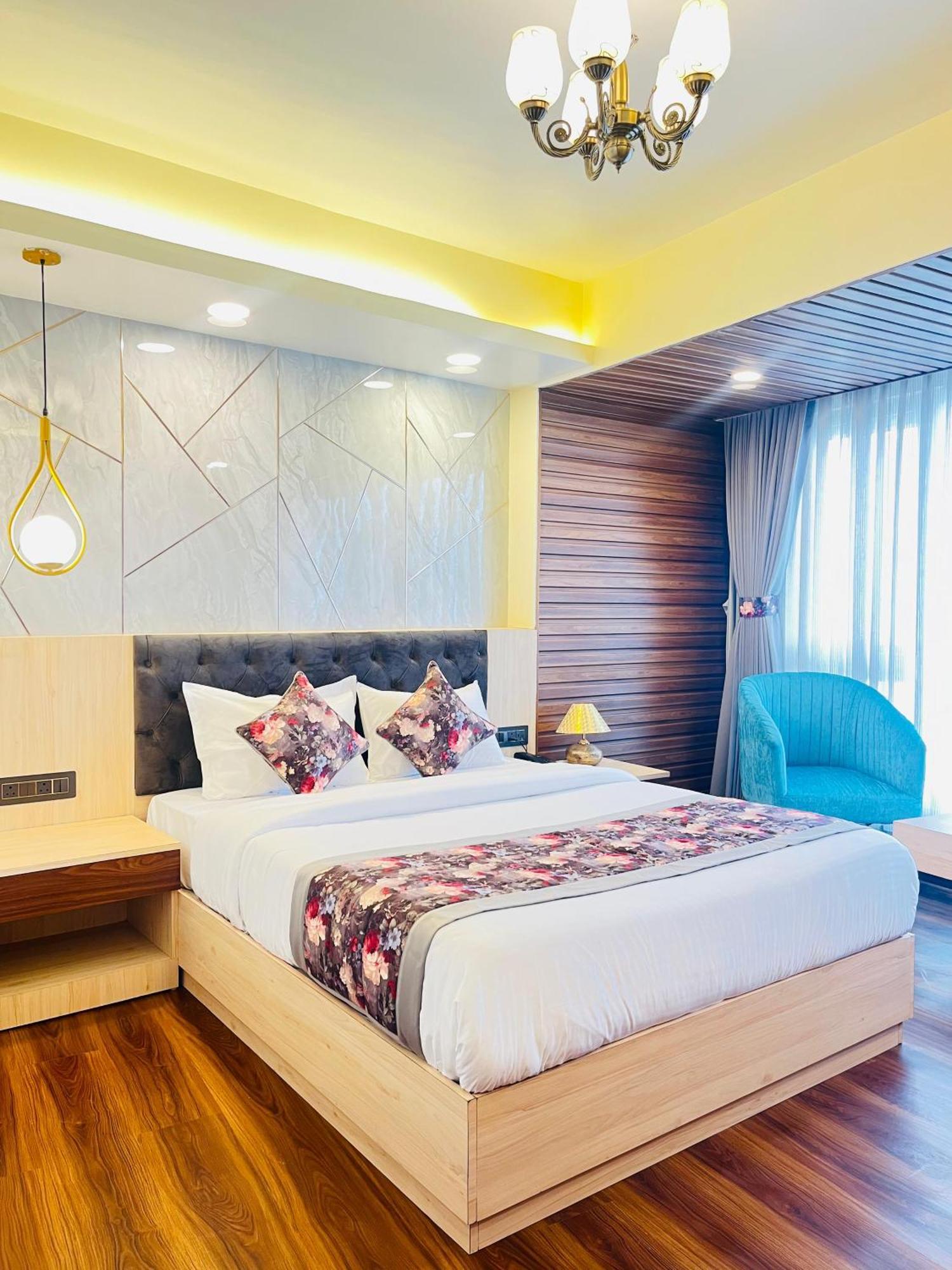 Luxury Stay At Hotel Broadway Boutique Mall Road Chowrasta Near Mahakal Temple Darjeeling  Esterno foto