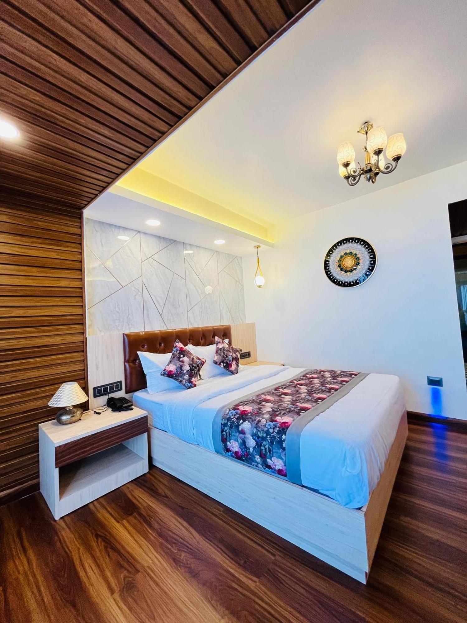 Luxury Stay At Hotel Broadway Boutique Mall Road Chowrasta Near Mahakal Temple Darjeeling  Esterno foto