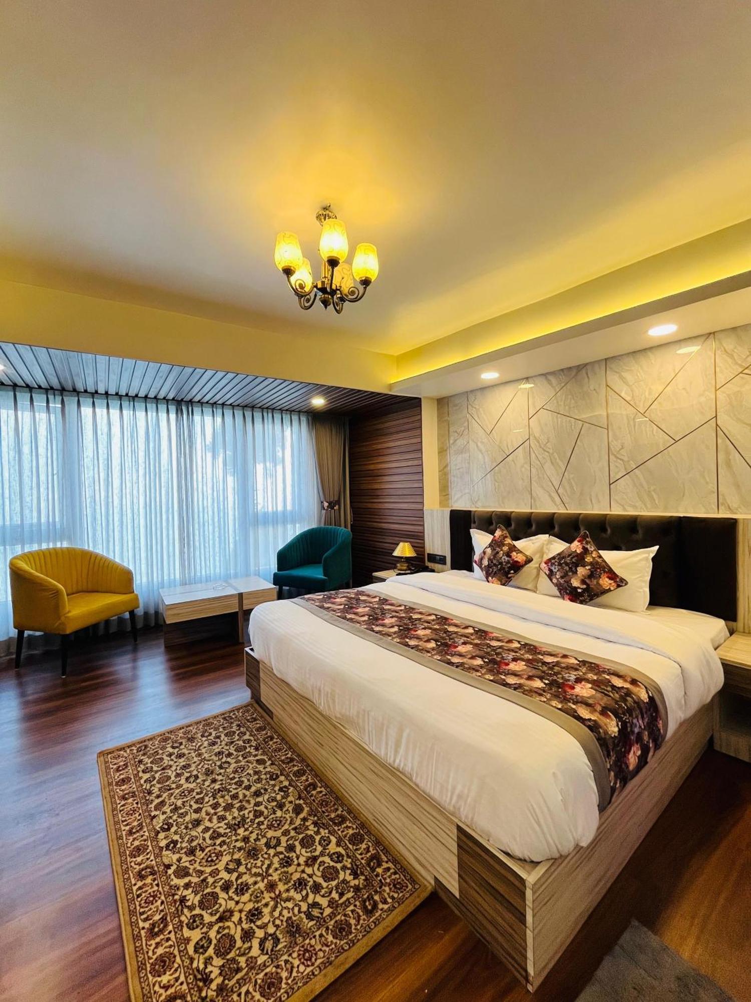 Luxury Stay At Hotel Broadway Boutique Mall Road Chowrasta Near Mahakal Temple Darjeeling  Esterno foto