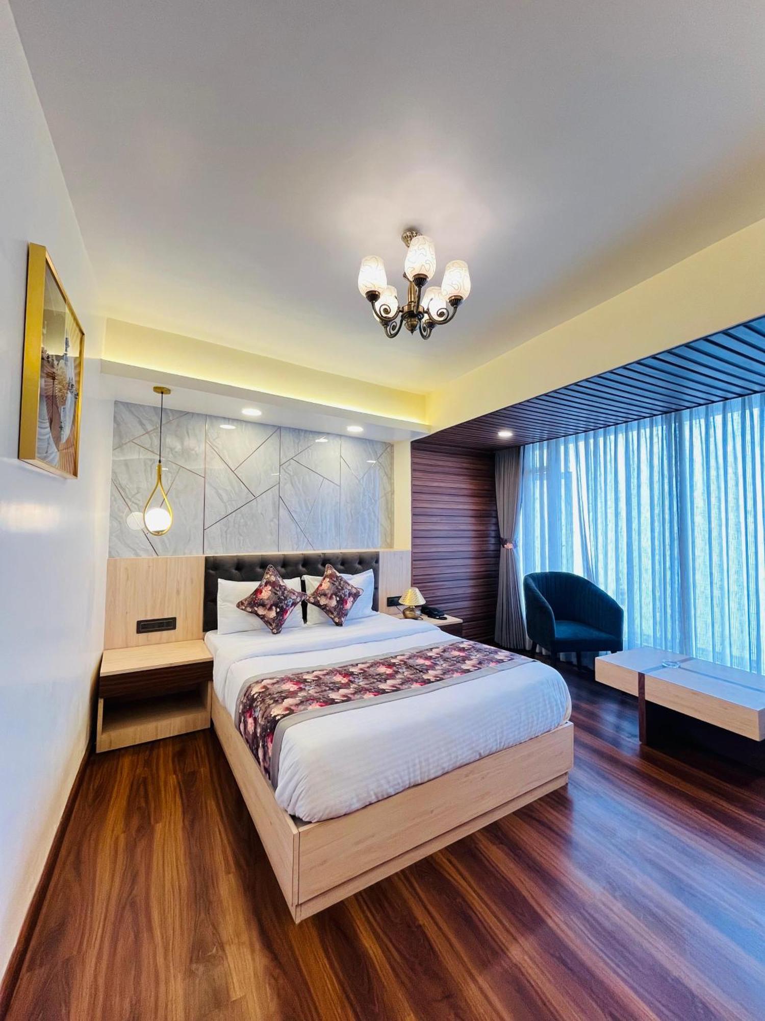 Luxury Stay At Hotel Broadway Boutique Mall Road Chowrasta Near Mahakal Temple Darjeeling  Esterno foto