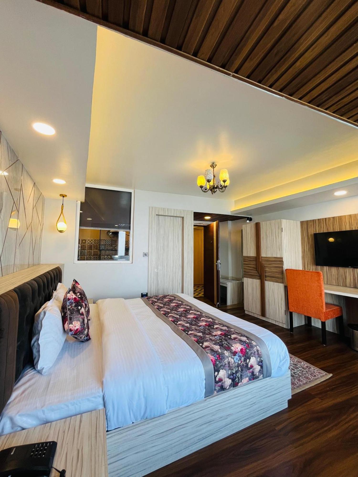 Luxury Stay At Hotel Broadway Boutique Mall Road Chowrasta Near Mahakal Temple Darjeeling  Esterno foto
