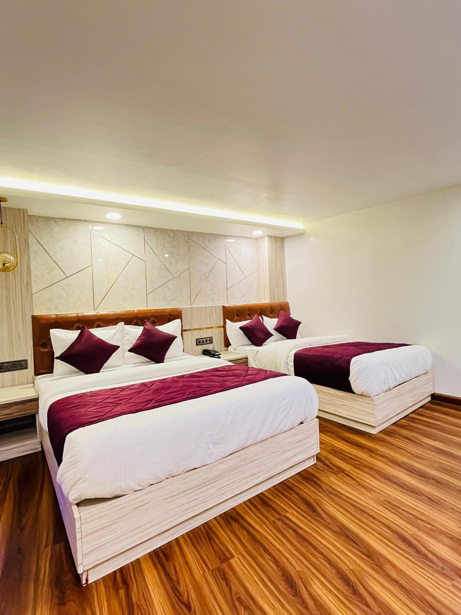 Luxury Stay At Hotel Broadway Boutique Mall Road Chowrasta Near Mahakal Temple Darjeeling  Esterno foto