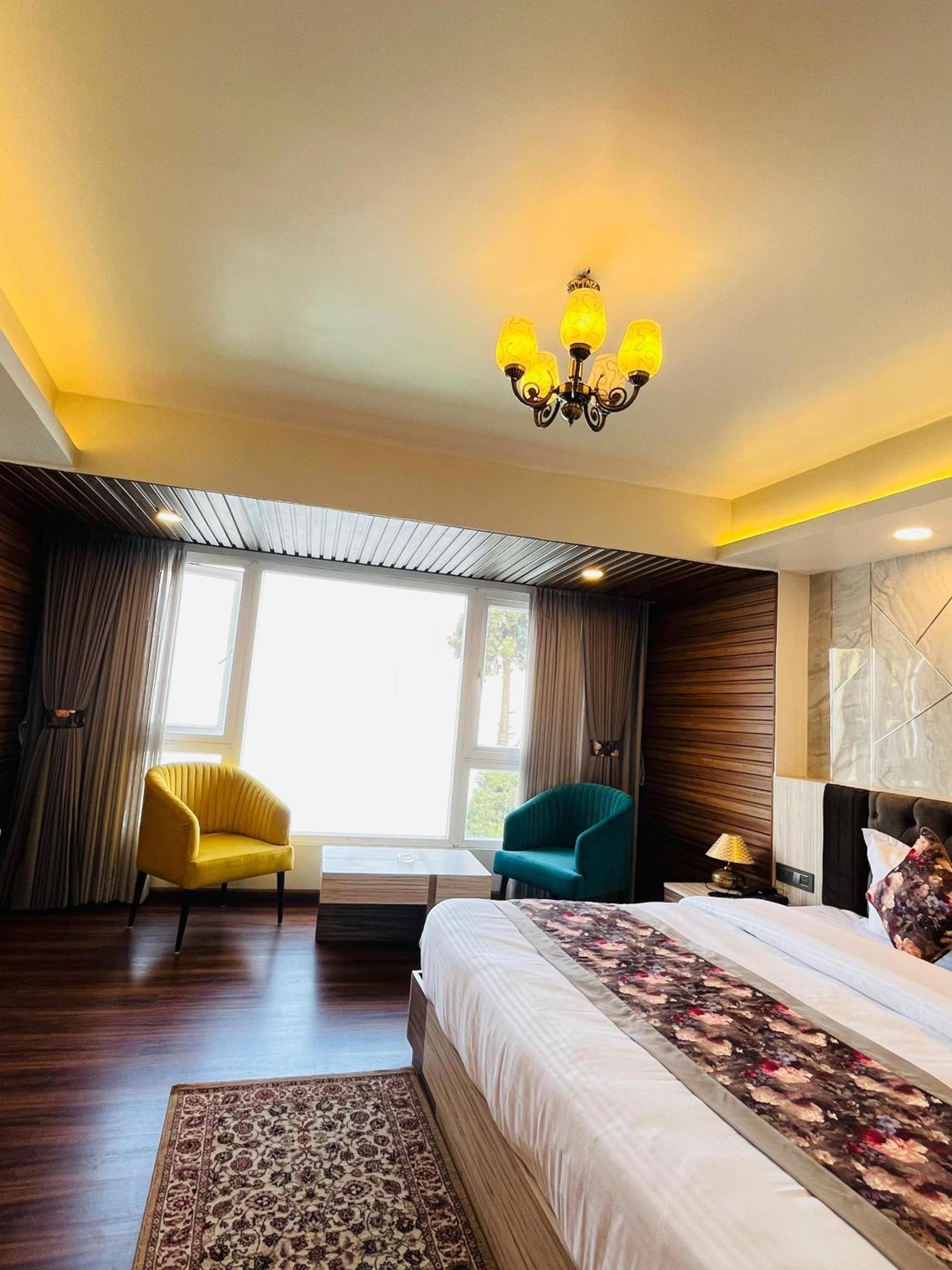 Luxury Stay At Hotel Broadway Boutique Mall Road Chowrasta Near Mahakal Temple Darjeeling  Esterno foto