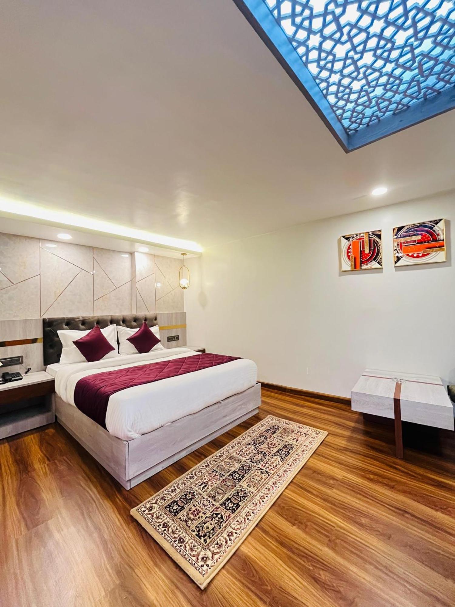 Luxury Stay At Hotel Broadway Boutique Mall Road Chowrasta Near Mahakal Temple Darjeeling  Esterno foto