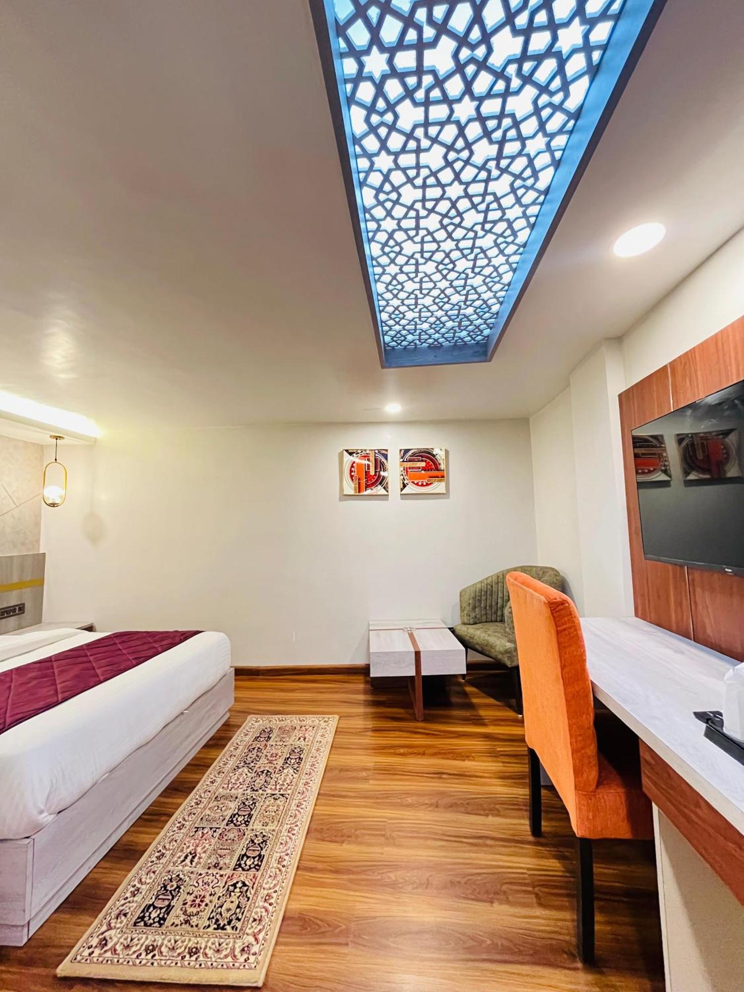 Luxury Stay At Hotel Broadway Boutique Mall Road Chowrasta Near Mahakal Temple Darjeeling  Esterno foto