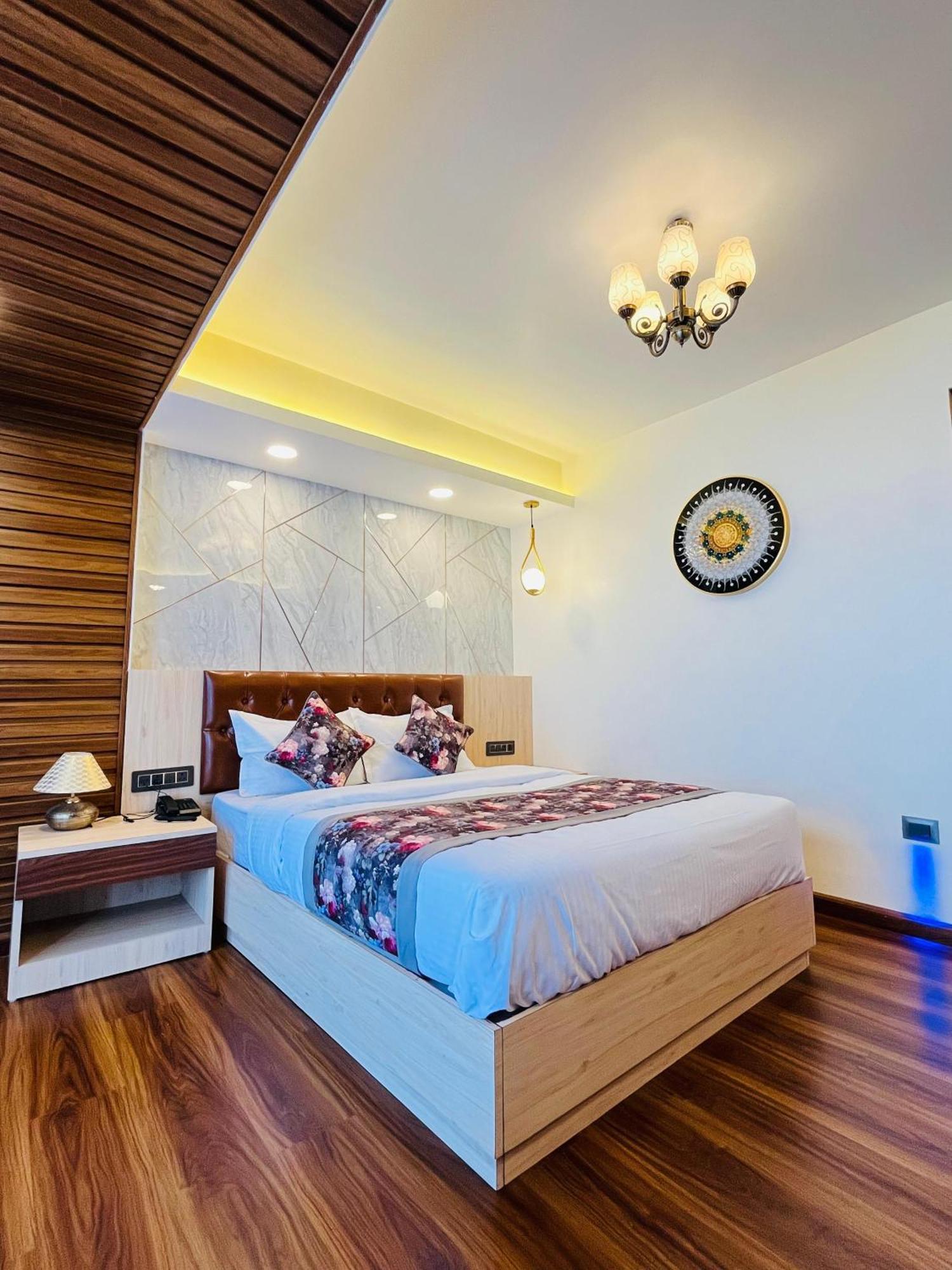 Luxury Stay At Hotel Broadway Boutique Mall Road Chowrasta Near Mahakal Temple Darjeeling  Esterno foto