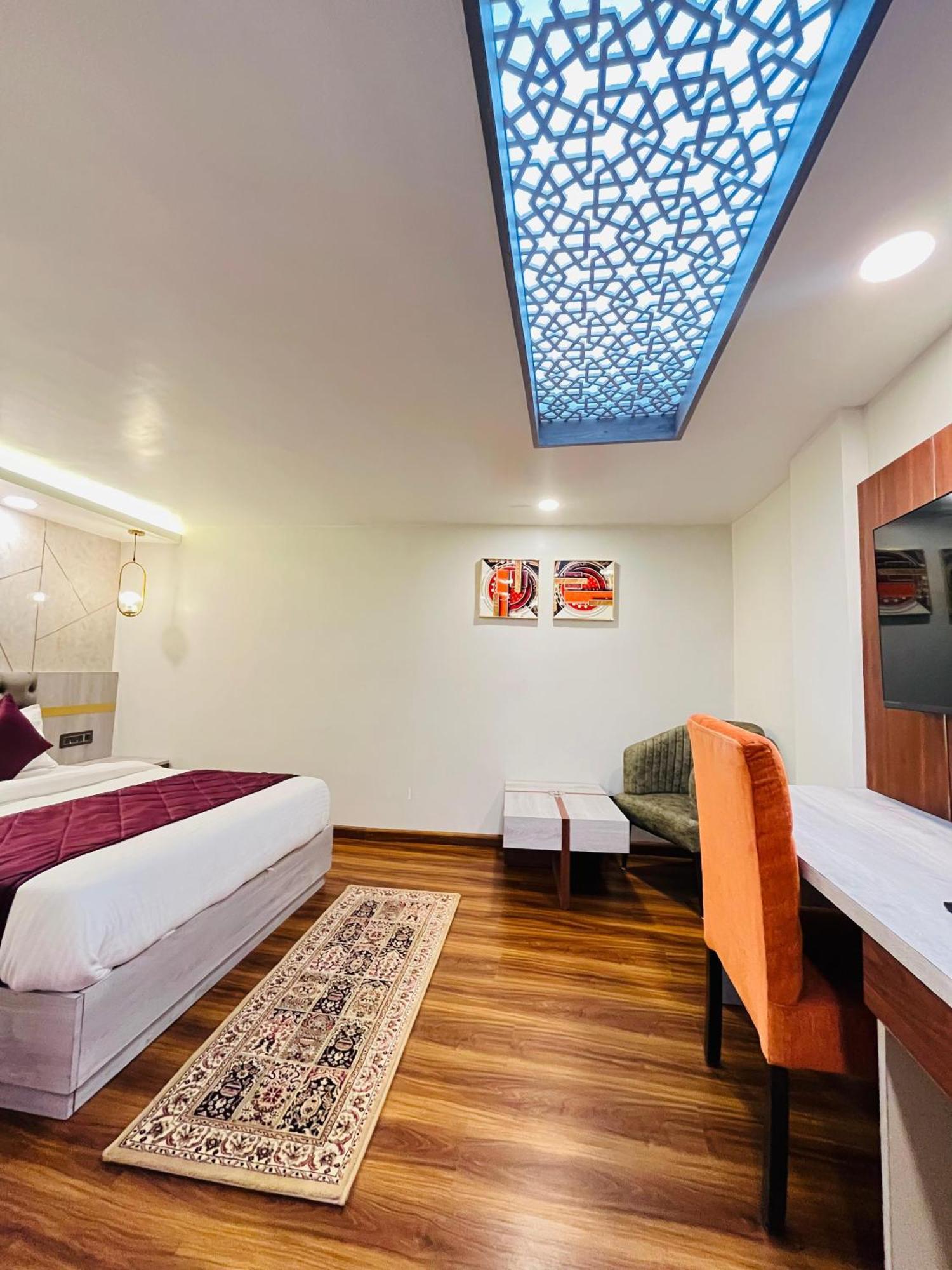 Luxury Stay At Hotel Broadway Boutique Mall Road Chowrasta Near Mahakal Temple Darjeeling  Esterno foto