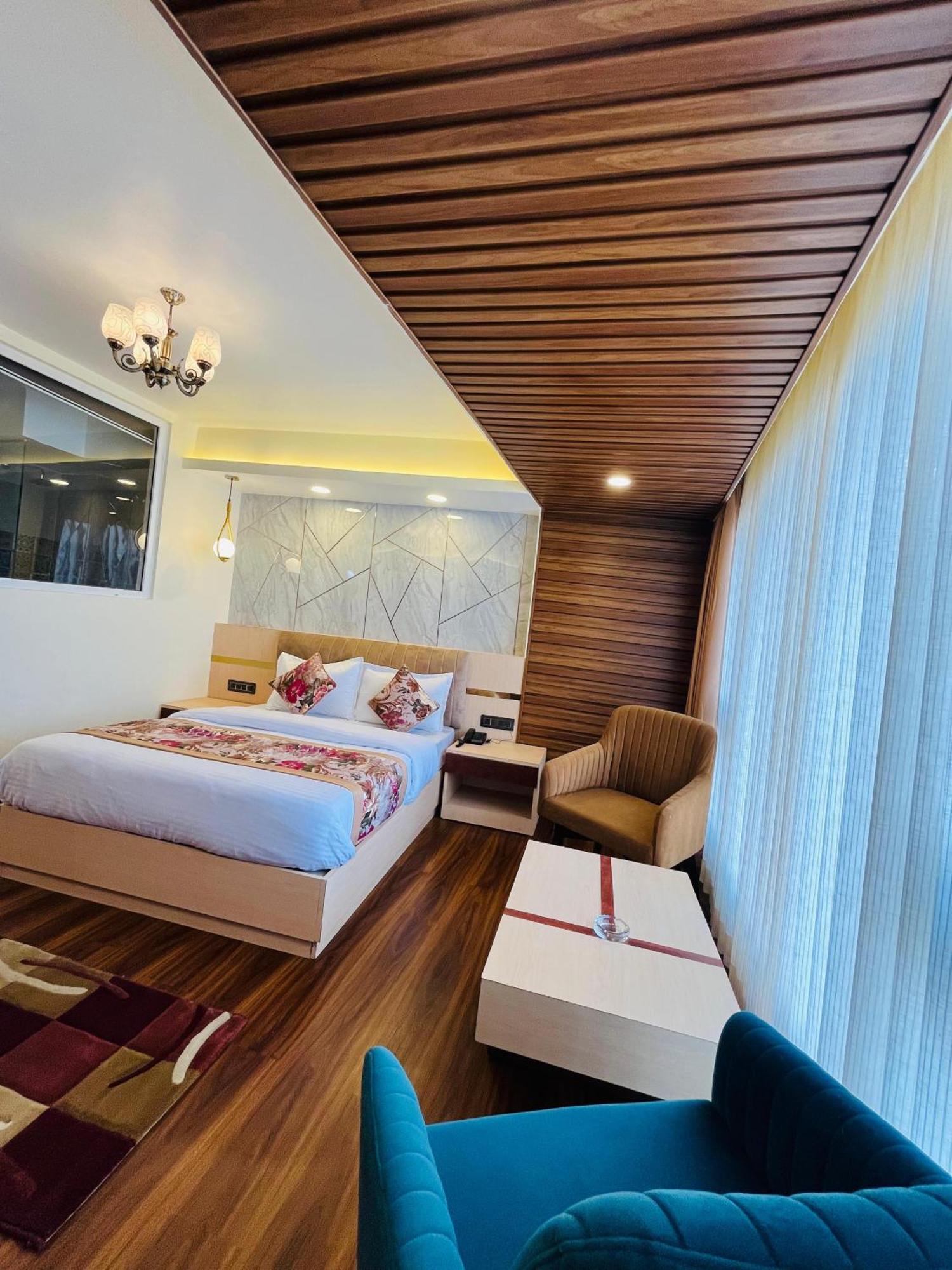 Luxury Stay At Hotel Broadway Boutique Mall Road Chowrasta Near Mahakal Temple Darjeeling  Esterno foto