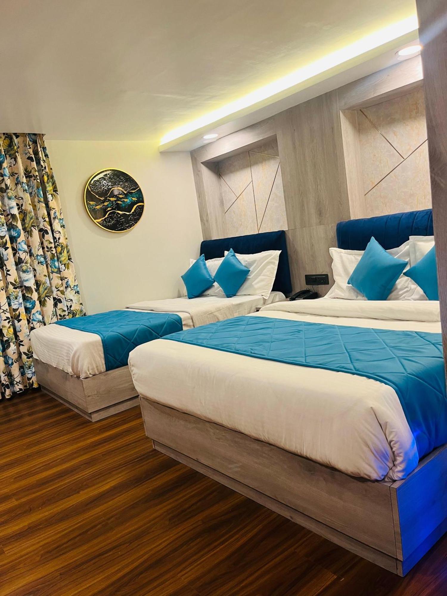 Luxury Stay At Hotel Broadway Boutique Mall Road Chowrasta Near Mahakal Temple Darjeeling  Esterno foto