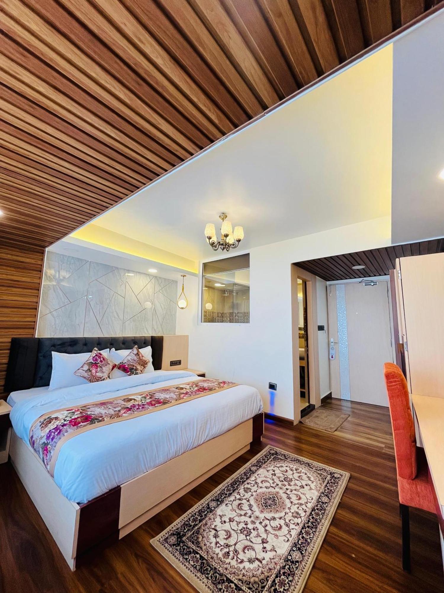 Luxury Stay At Hotel Broadway Boutique Mall Road Chowrasta Near Mahakal Temple Darjeeling  Esterno foto