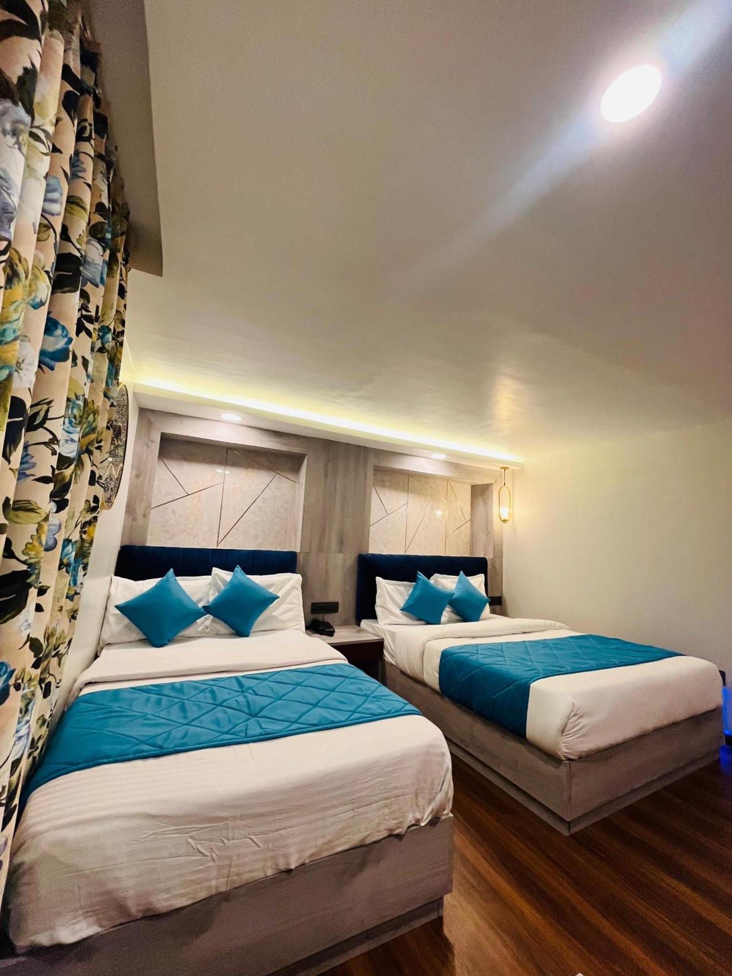 Luxury Stay At Hotel Broadway Boutique Mall Road Chowrasta Near Mahakal Temple Darjeeling  Esterno foto