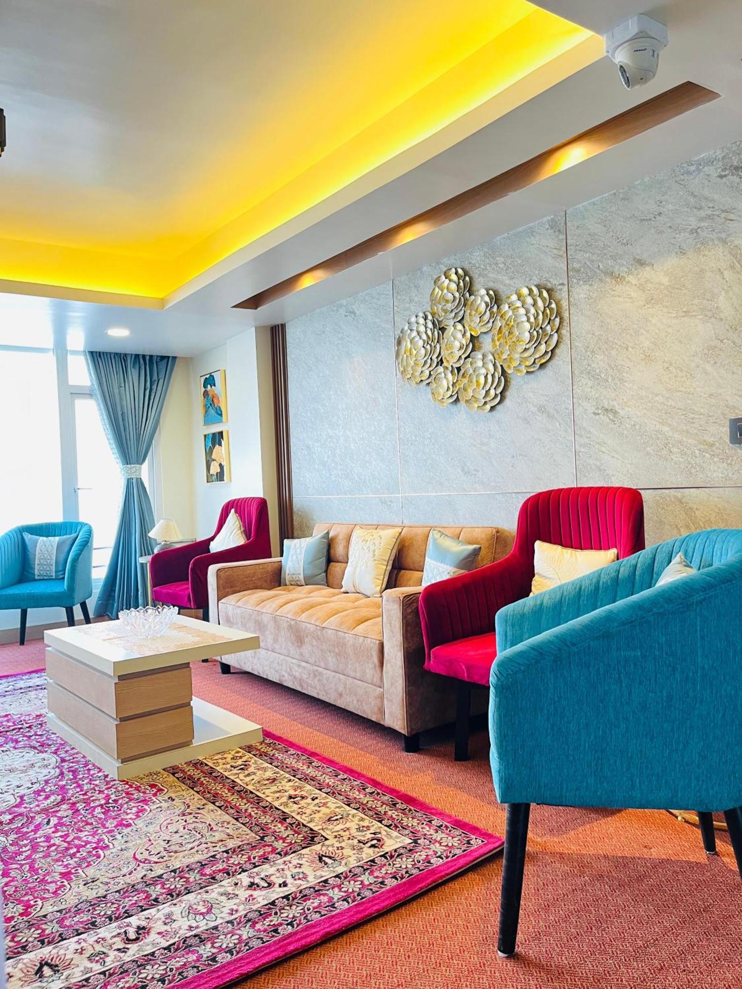 Luxury Stay At Hotel Broadway Boutique Mall Road Chowrasta Near Mahakal Temple Darjeeling  Esterno foto