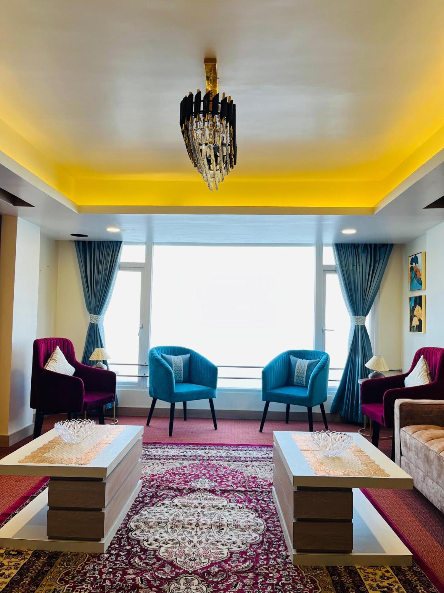 Luxury Stay At Hotel Broadway Boutique Mall Road Chowrasta Near Mahakal Temple Darjeeling  Esterno foto