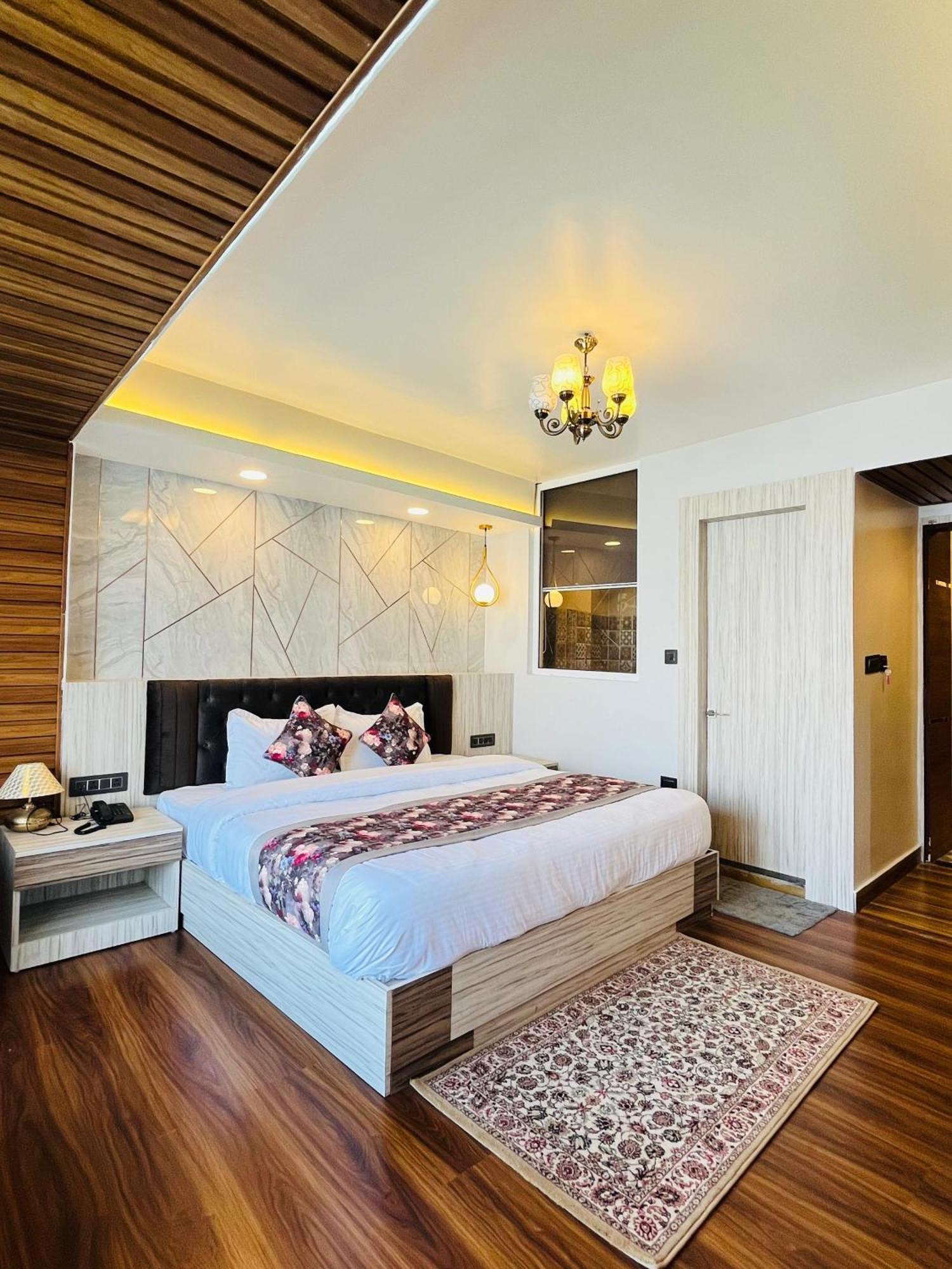 Luxury Stay At Hotel Broadway Boutique Mall Road Chowrasta Near Mahakal Temple Darjeeling  Esterno foto