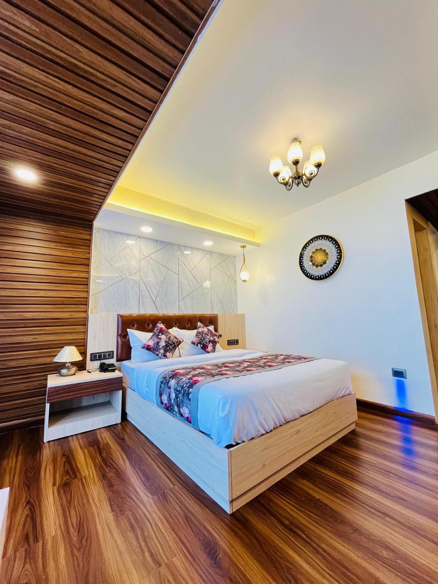 Luxury Stay At Hotel Broadway Boutique Mall Road Chowrasta Near Mahakal Temple Darjeeling  Esterno foto