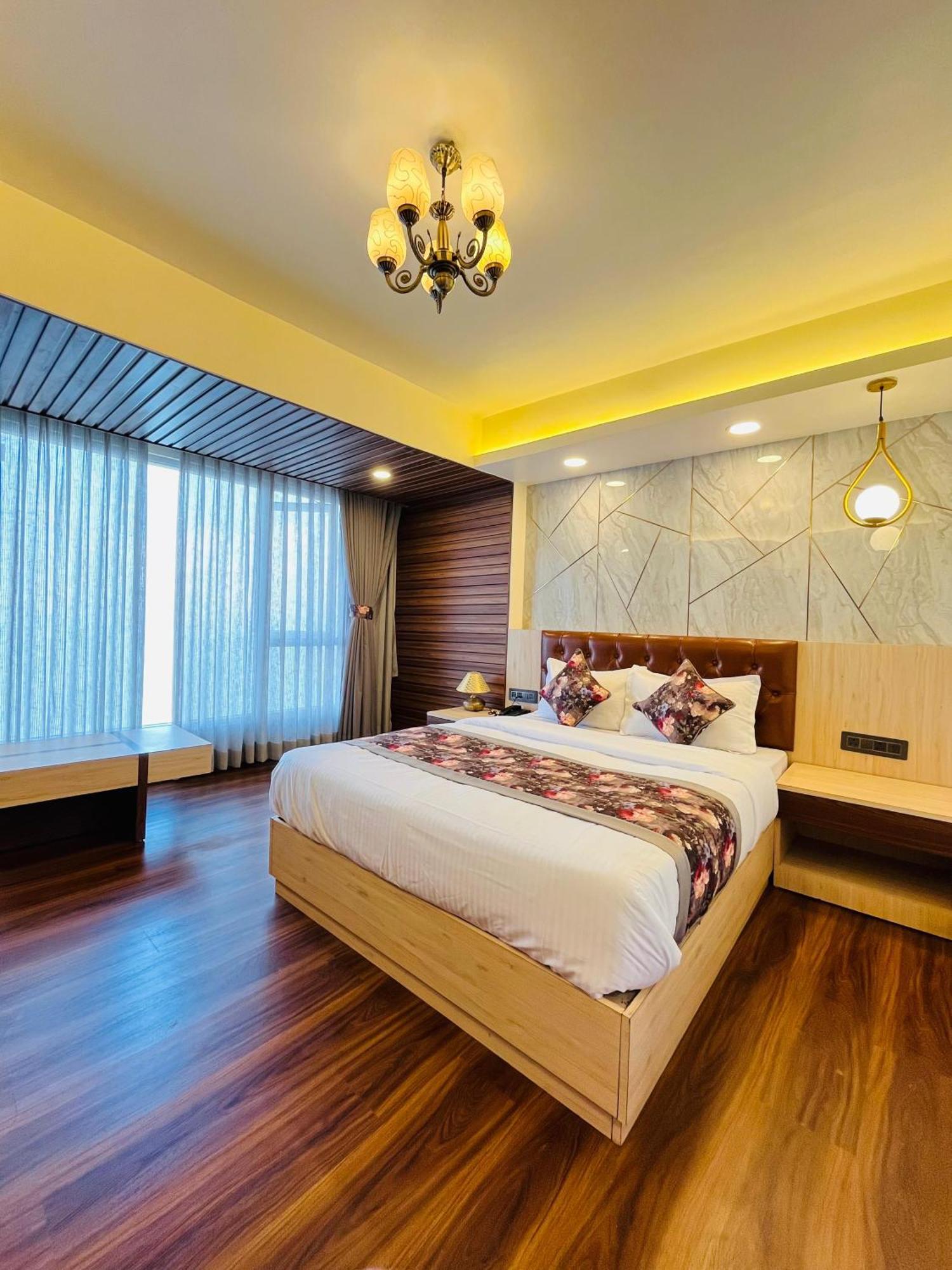 Luxury Stay At Hotel Broadway Boutique Mall Road Chowrasta Near Mahakal Temple Darjeeling  Esterno foto
