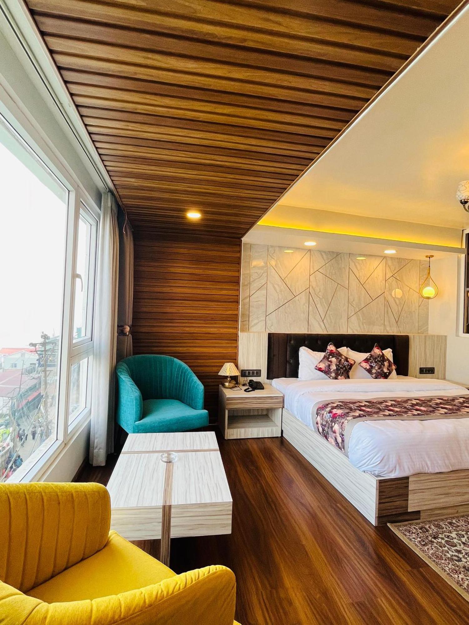 Luxury Stay At Hotel Broadway Boutique Mall Road Chowrasta Near Mahakal Temple Darjeeling  Esterno foto