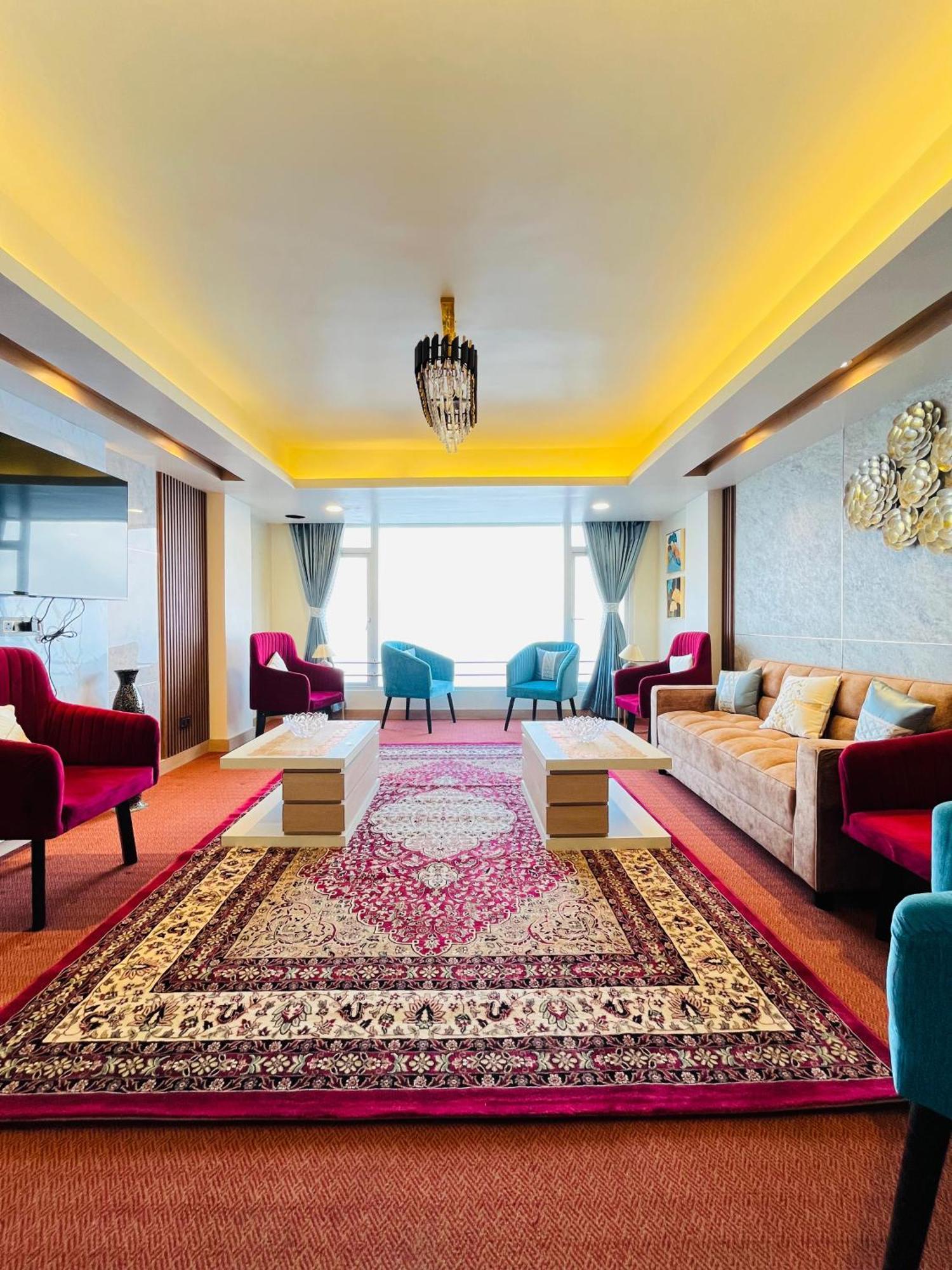 Luxury Stay At Hotel Broadway Boutique Mall Road Chowrasta Near Mahakal Temple Darjeeling  Esterno foto
