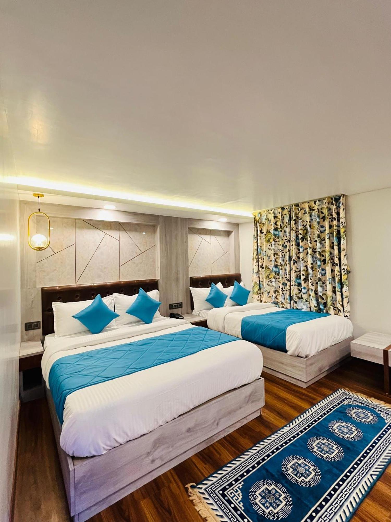 Luxury Stay At Hotel Broadway Boutique Mall Road Chowrasta Near Mahakal Temple Darjeeling  Esterno foto