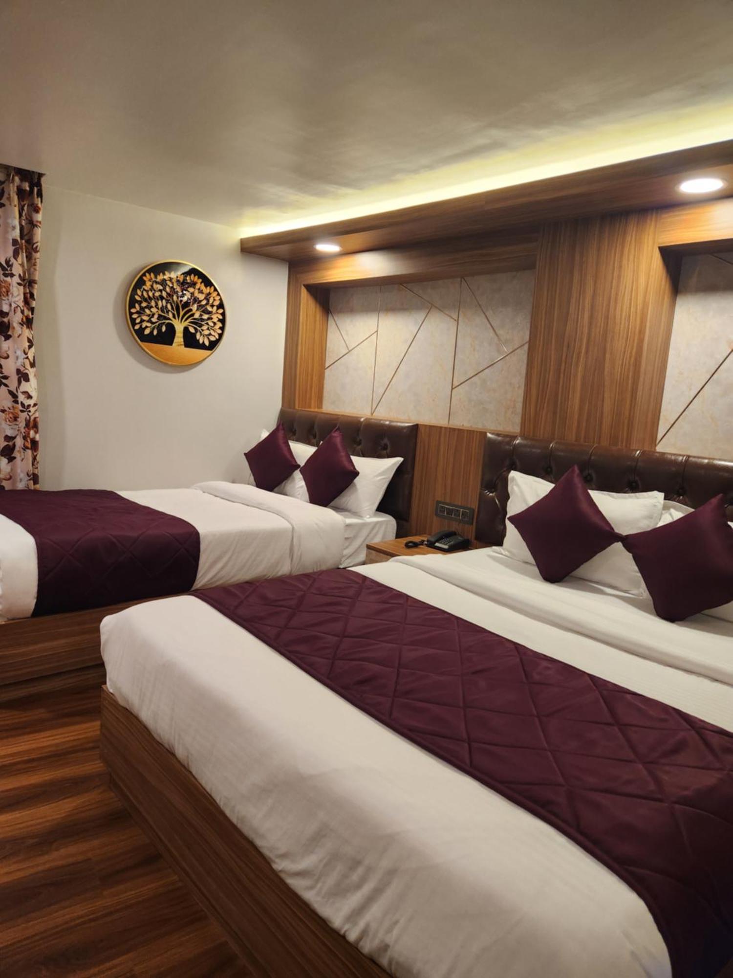 Luxury Stay At Hotel Broadway Boutique Mall Road Chowrasta Near Mahakal Temple Darjeeling  Esterno foto