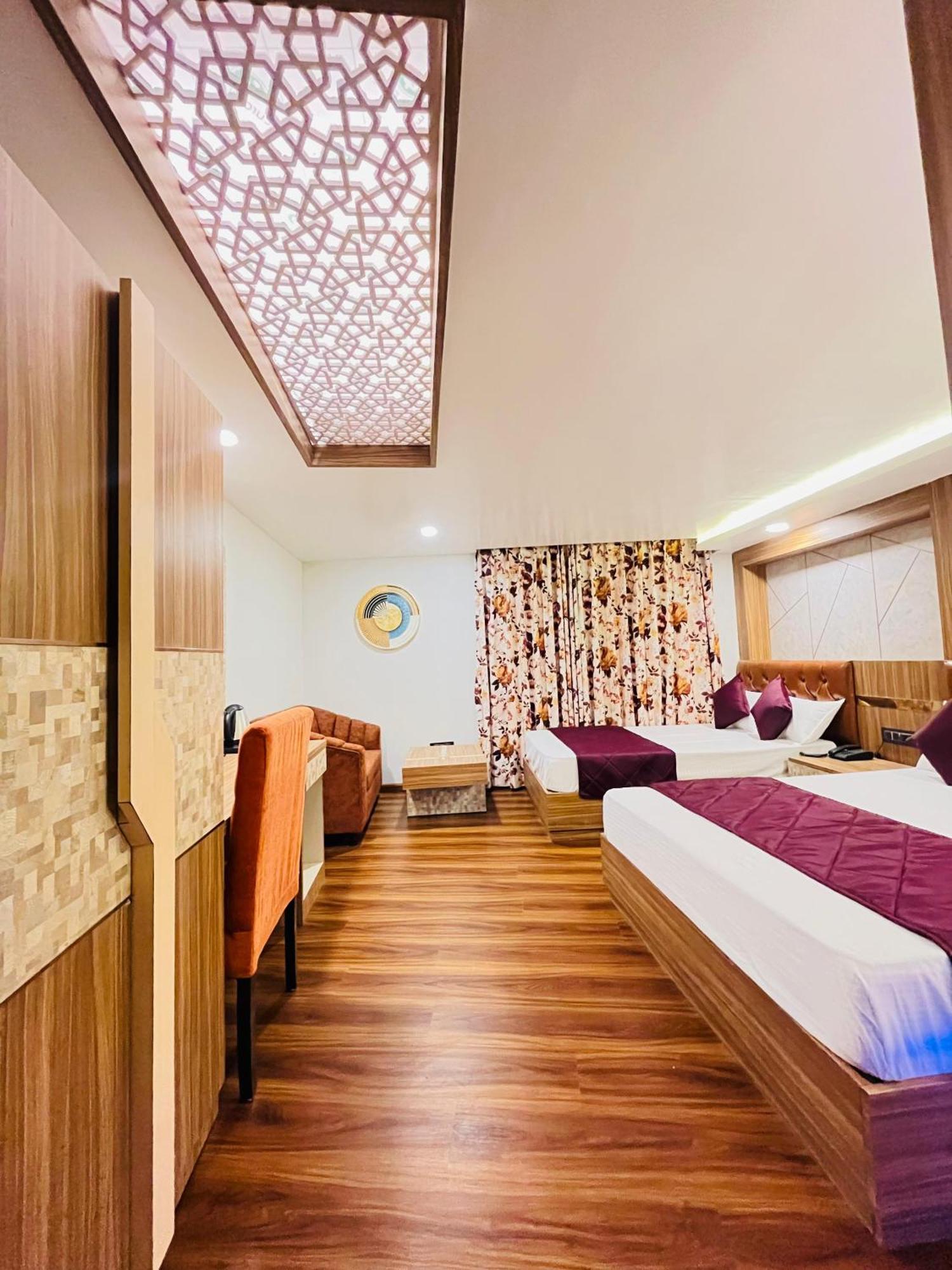 Luxury Stay At Hotel Broadway Boutique Mall Road Chowrasta Near Mahakal Temple Darjeeling  Esterno foto