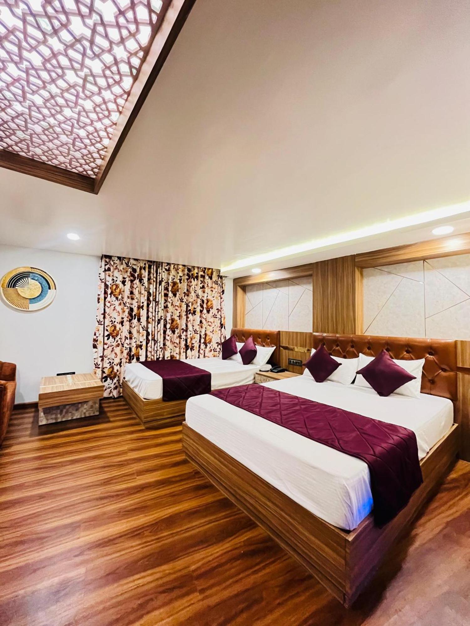 Luxury Stay At Hotel Broadway Boutique Mall Road Chowrasta Near Mahakal Temple Darjeeling  Esterno foto