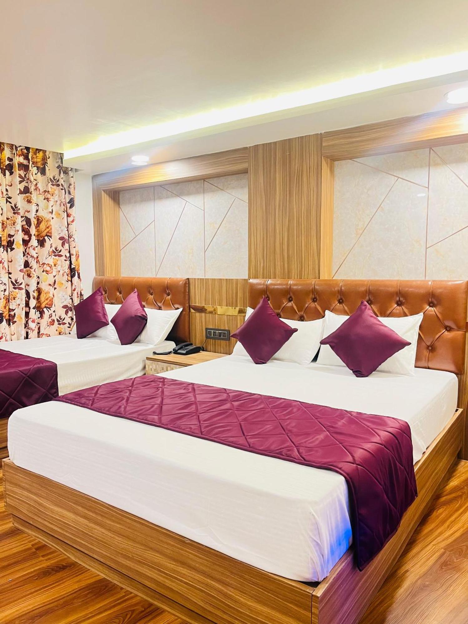 Luxury Stay At Hotel Broadway Boutique Mall Road Chowrasta Near Mahakal Temple Darjeeling  Esterno foto