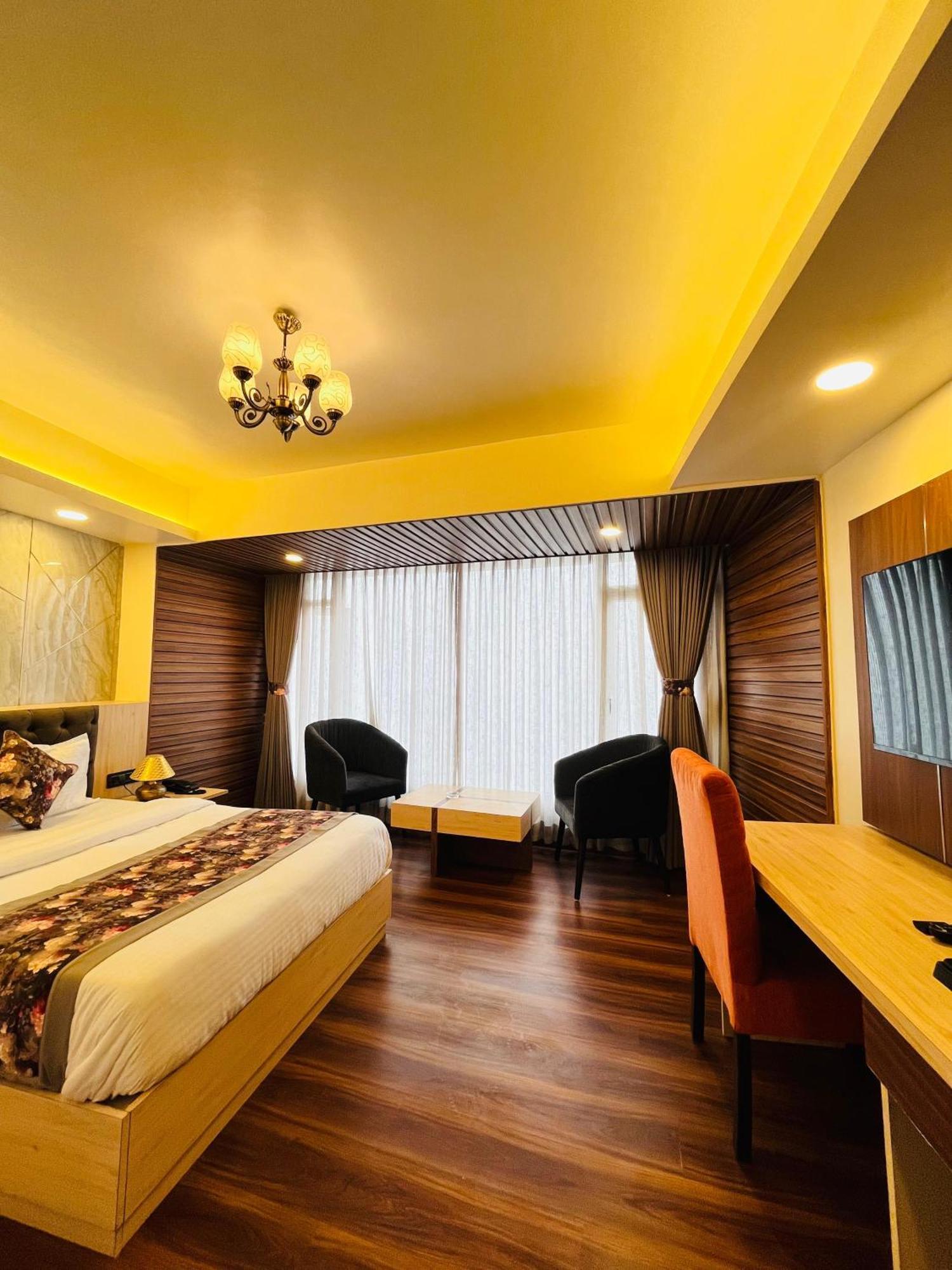 Luxury Stay At Hotel Broadway Boutique Mall Road Chowrasta Near Mahakal Temple Darjeeling  Esterno foto
