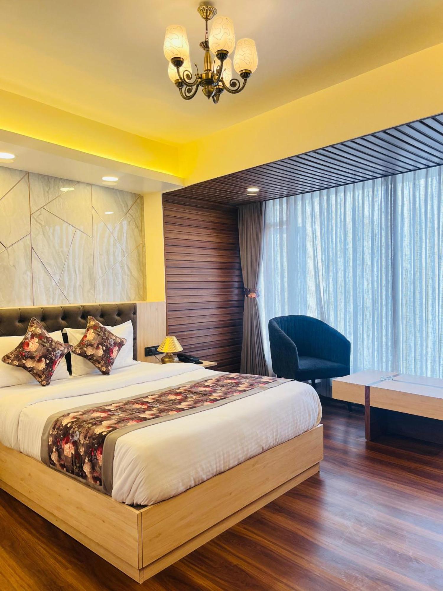 Luxury Stay At Hotel Broadway Boutique Mall Road Chowrasta Near Mahakal Temple Darjeeling  Esterno foto