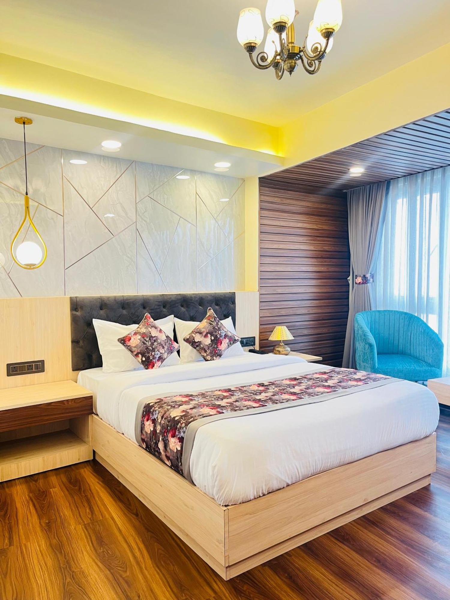 Luxury Stay At Hotel Broadway Boutique Mall Road Chowrasta Near Mahakal Temple Darjeeling  Esterno foto