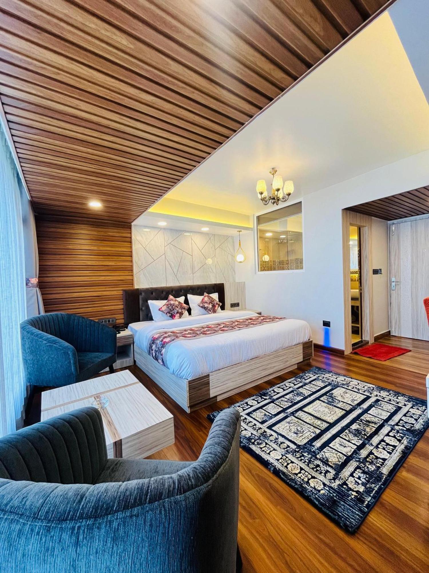 Luxury Stay At Hotel Broadway Boutique Mall Road Chowrasta Near Mahakal Temple Darjeeling  Esterno foto